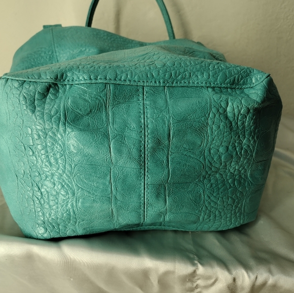 Women's alligator print leather bag - Picture 2 of 5